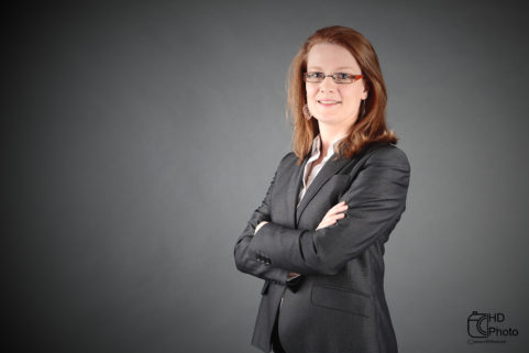 Portrait femme en gris
